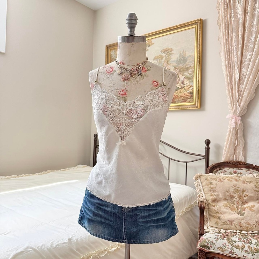 Vintage Lace Cami Top  90s Barbizon fits size medium white floral jacquard cami